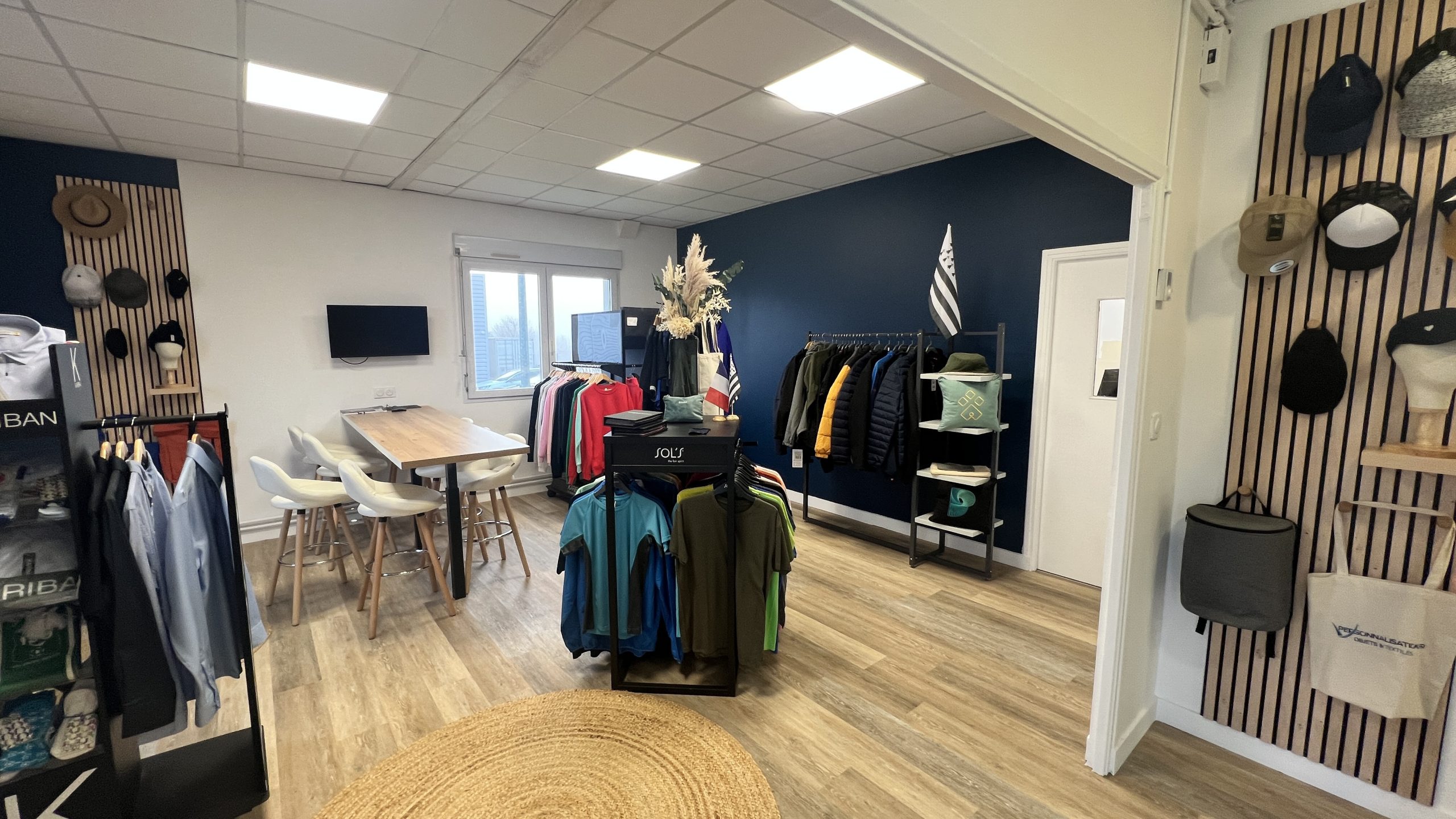réhabilitation d'un bureau en un showroom convivial et fonctionnel